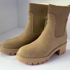 Chic Tan Ankle Boots with Ribbed Design